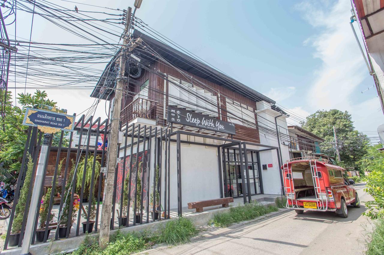 Sleep With You - Hatch Co-Living And Co-Working Space เชียงใหม่ ภายนอก รูปภาพ
