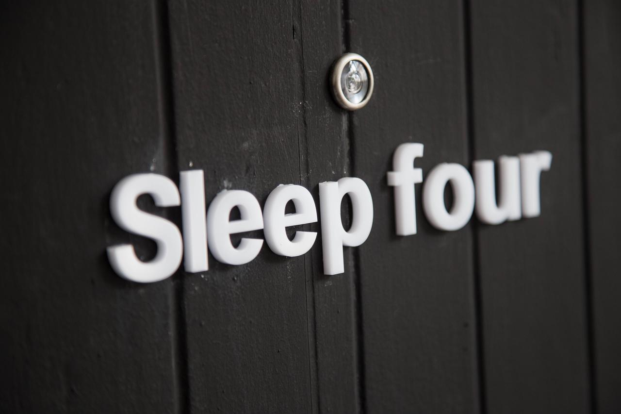 Sleep With You - Hatch Co-Living And Co-Working Space เชียงใหม่ ภายนอก รูปภาพ