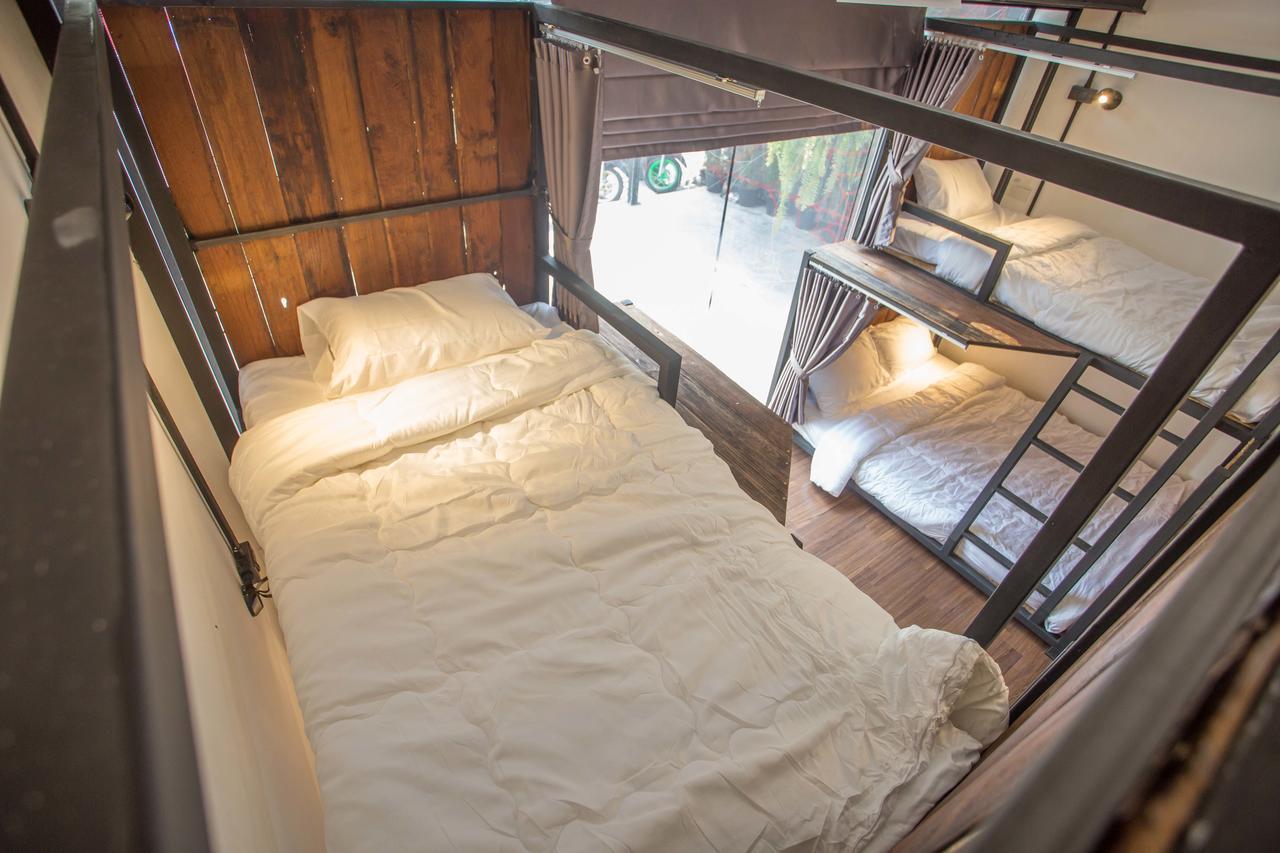 Sleep With You - Hatch Co-Living And Co-Working Space เชียงใหม่ ภายนอก รูปภาพ