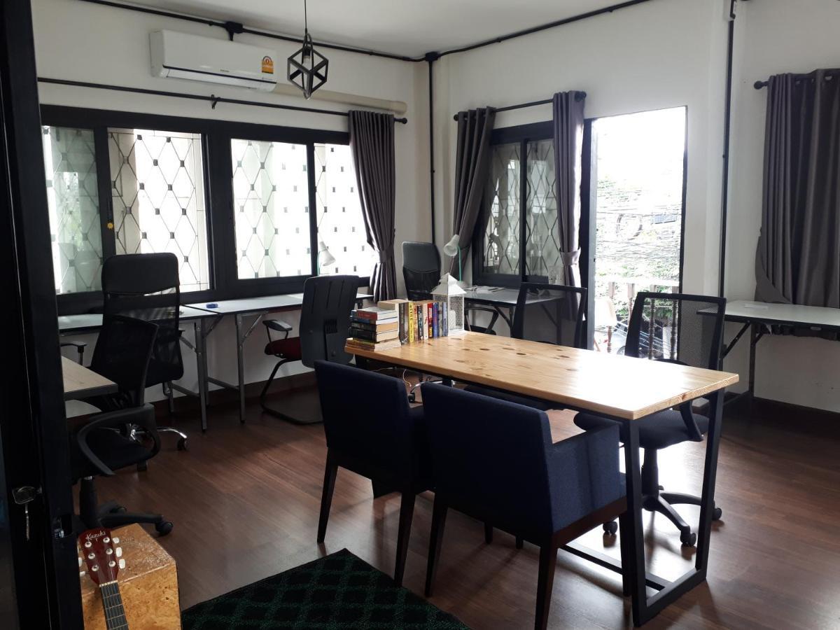 Sleep With You - Hatch Co-Living And Co-Working Space เชียงใหม่ ภายนอก รูปภาพ